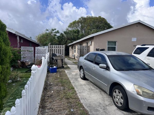 633 W 9th Street, Unit B, Riviera Beach, FL 33404