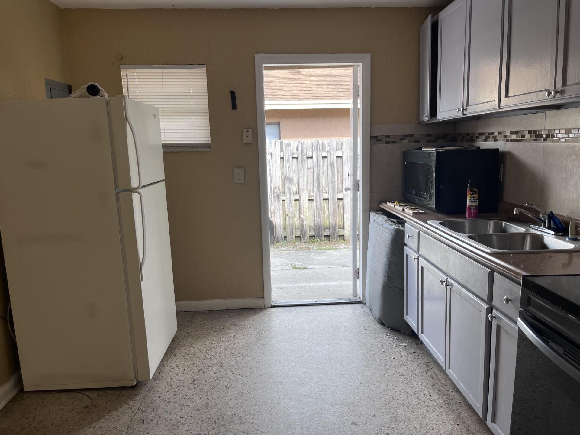 633 W 9th Street, Unit B, Riviera Beach, FL 33404 Photo