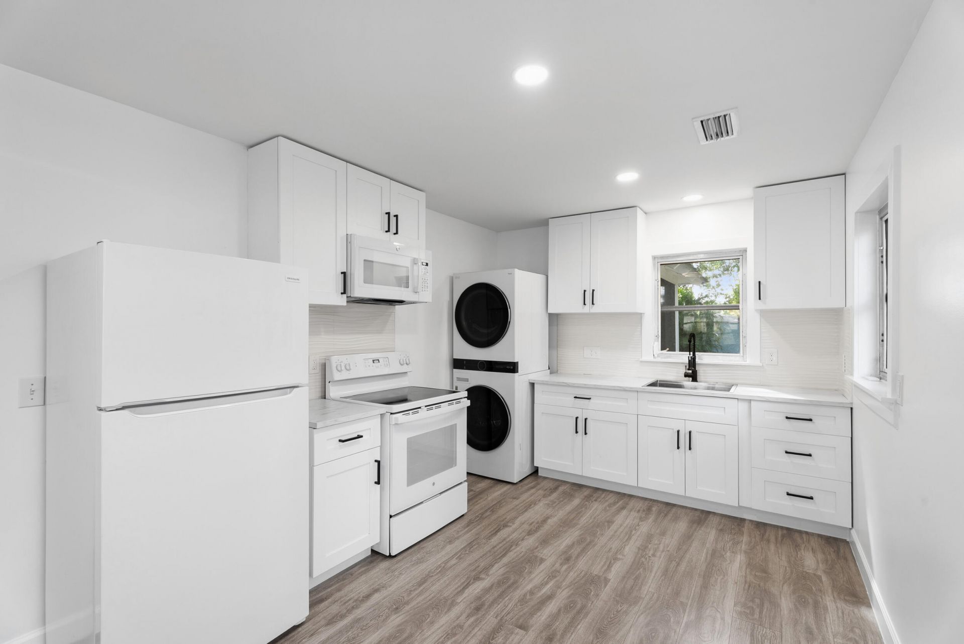 633 SW Cleveland Avenue, Stuart, FL 34994 Photo