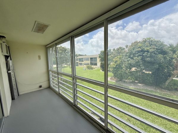 32 Kingswood B, West Palm Beach, FL 33417