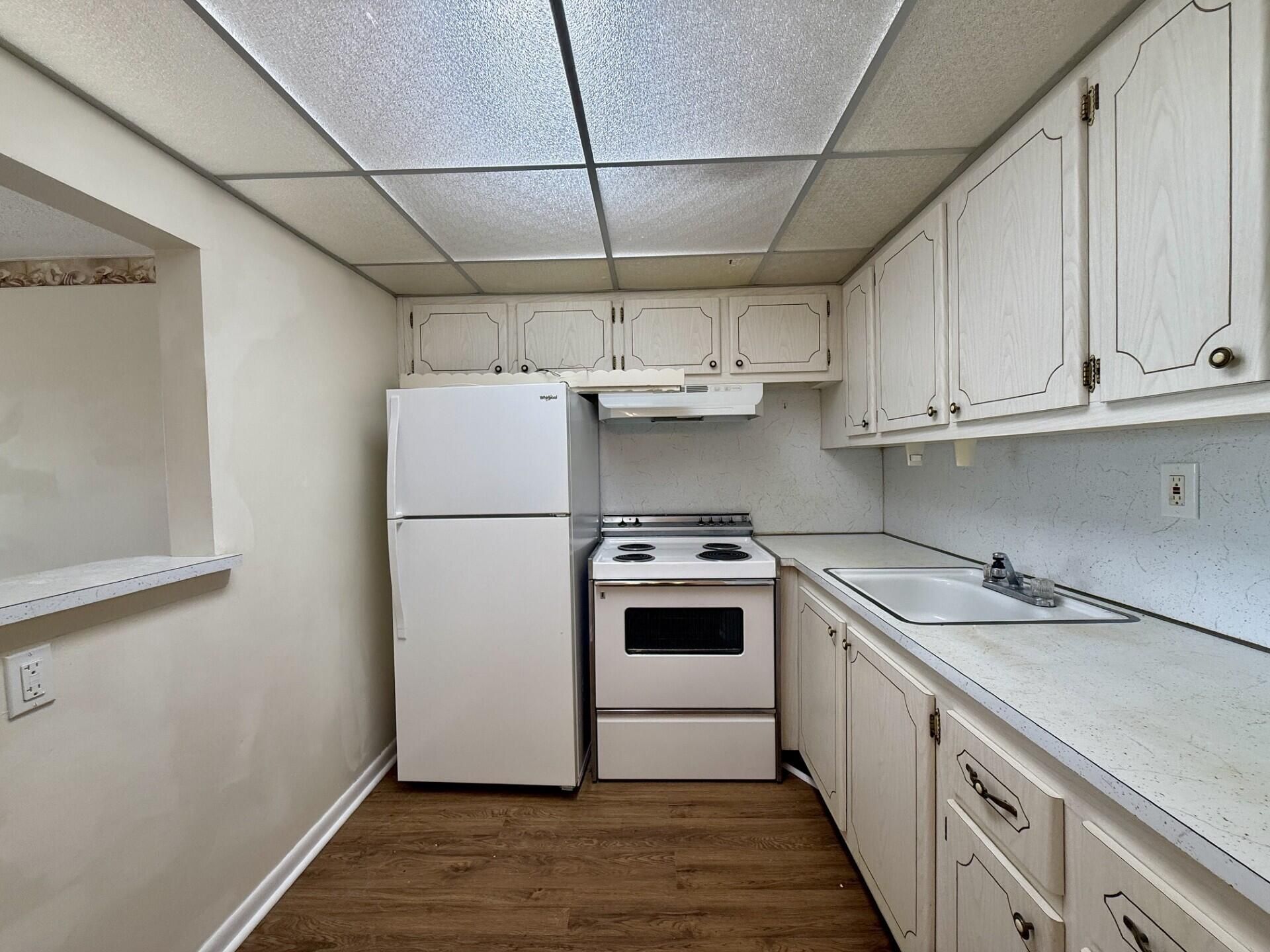 32 Kingswood B, West Palm Beach, FL 33417 Photo