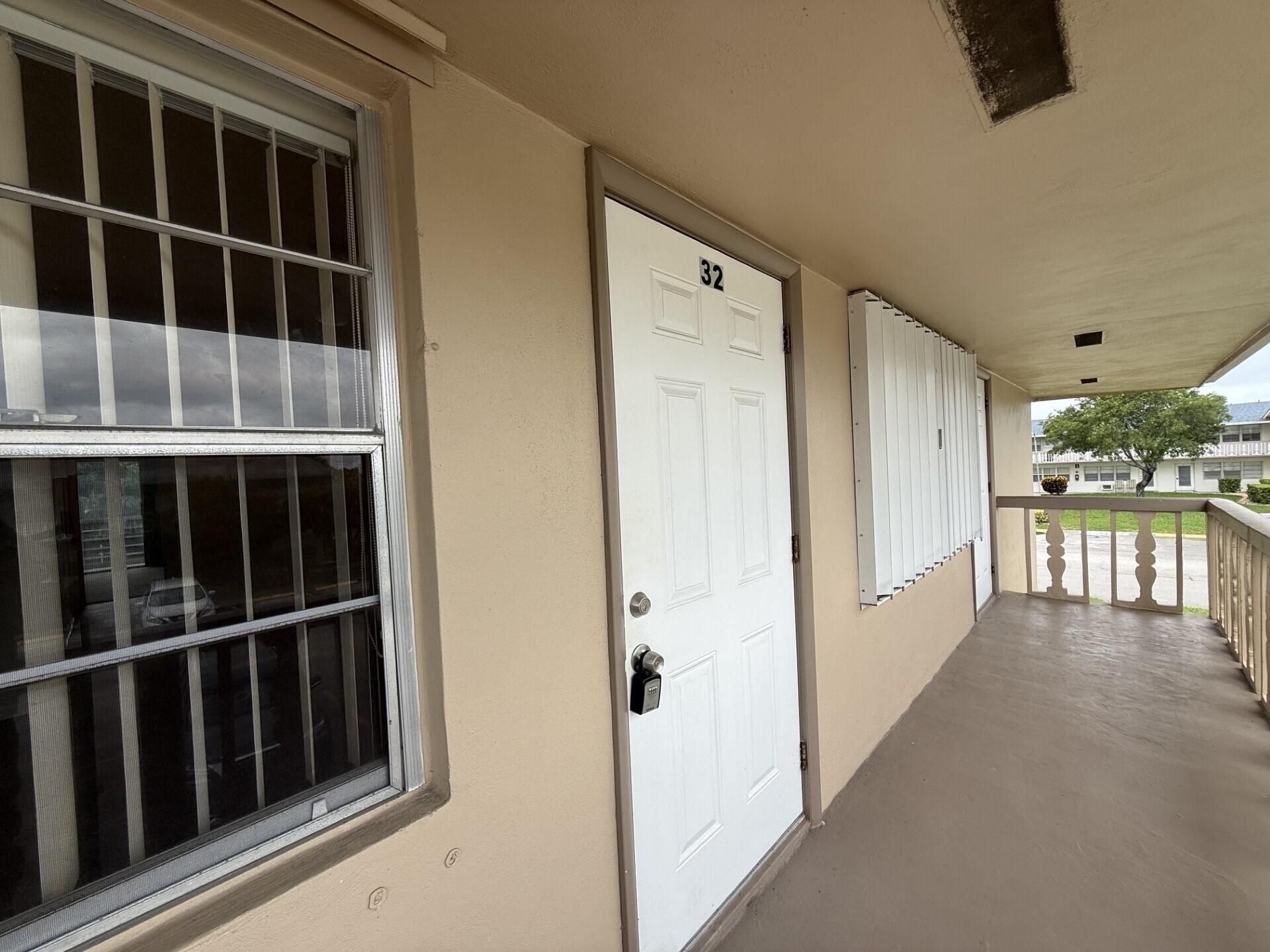 32 Kingswood B, West Palm Beach, FL 33417 Photo