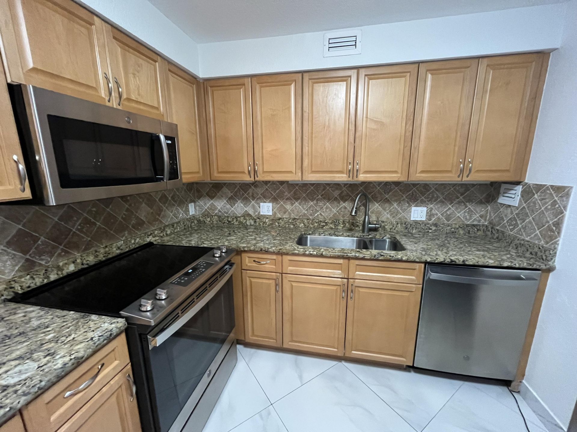 1000 Spanish River Road, Unit 1f, Boca Raton, FL 33432 Photo