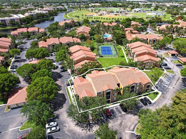 8020 N Nob Hill Road, Unit 305, Tamarac, FL 33321