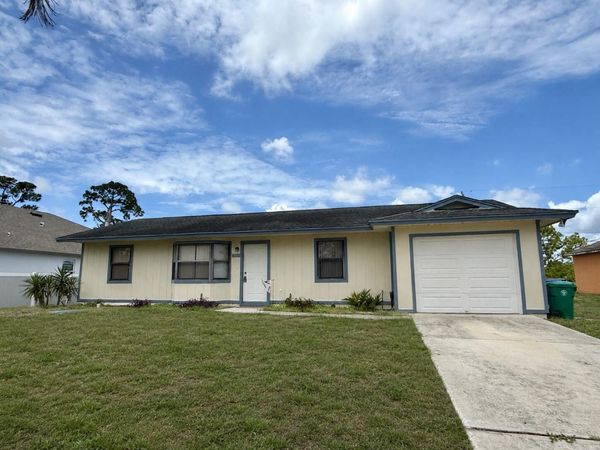 206 SW North Quick Circle, Port St. Lucie, FL 34953