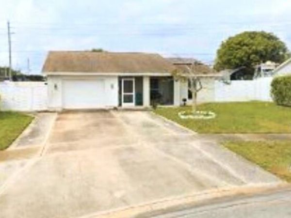 1077 Fernlea Drive, Unit B, West Palm Beach, FL 33417