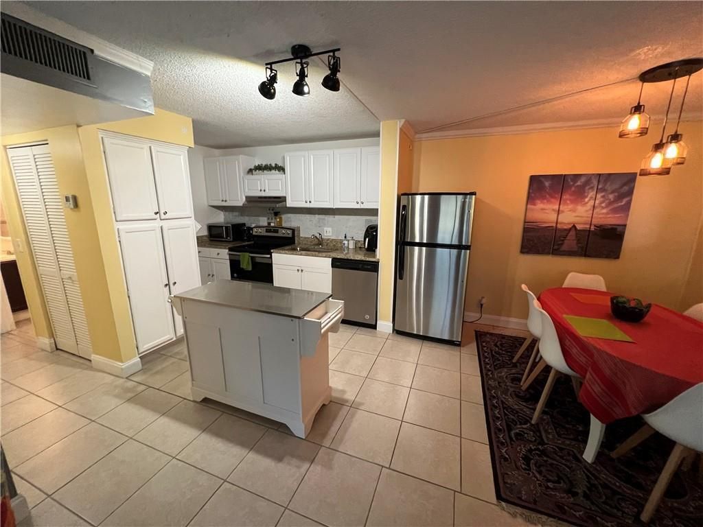 1009 Green Pine Boulevard, Unit G1, West Palm Beach, FL 33409 Photo