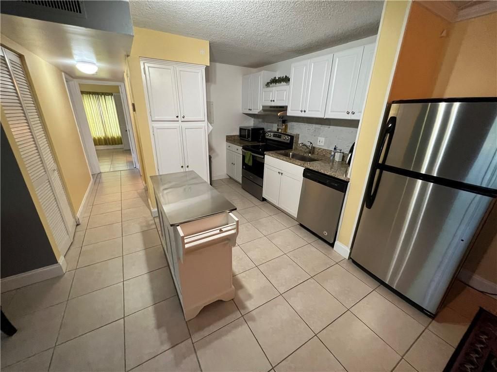 1009 Green Pine Boulevard, Unit G1, West Palm Beach, FL 33409 Photo