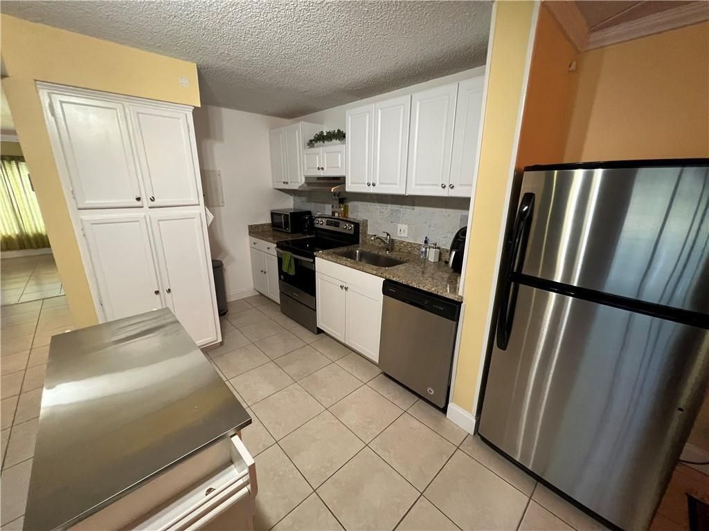 1009 Green Pine Boulevard, Unit G1, West Palm Beach, FL 33409 Photo