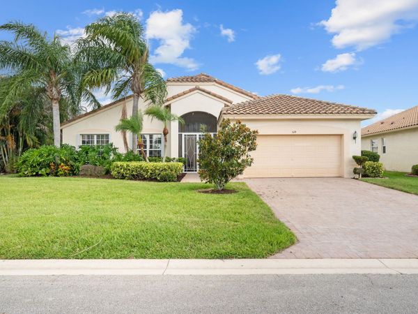 524 NW Blue Lake Drive, Port St. Lucie, FL 34986