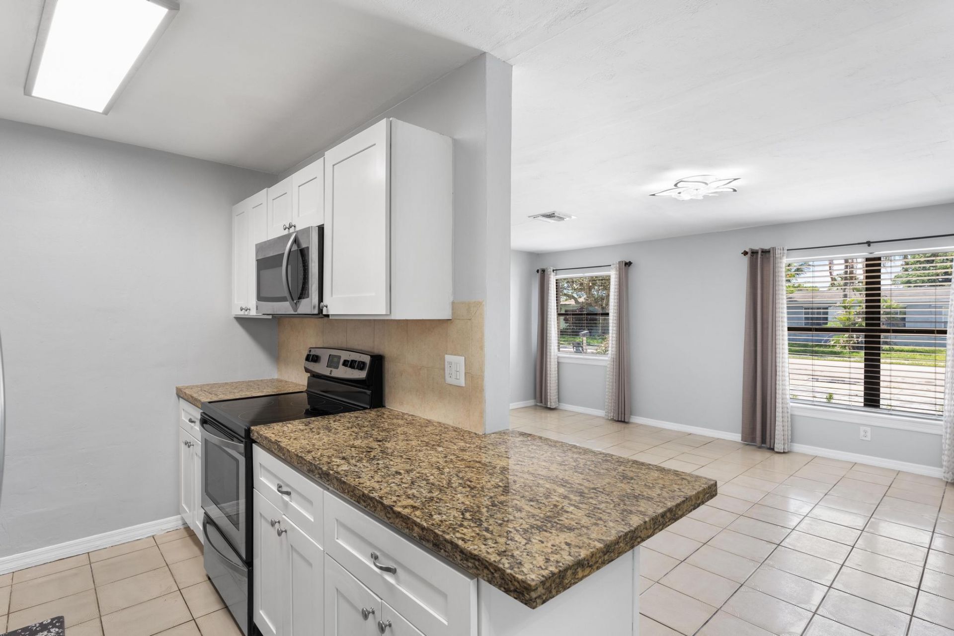2105 Wellington Road, West Palm Beach, FL 33409 Photo