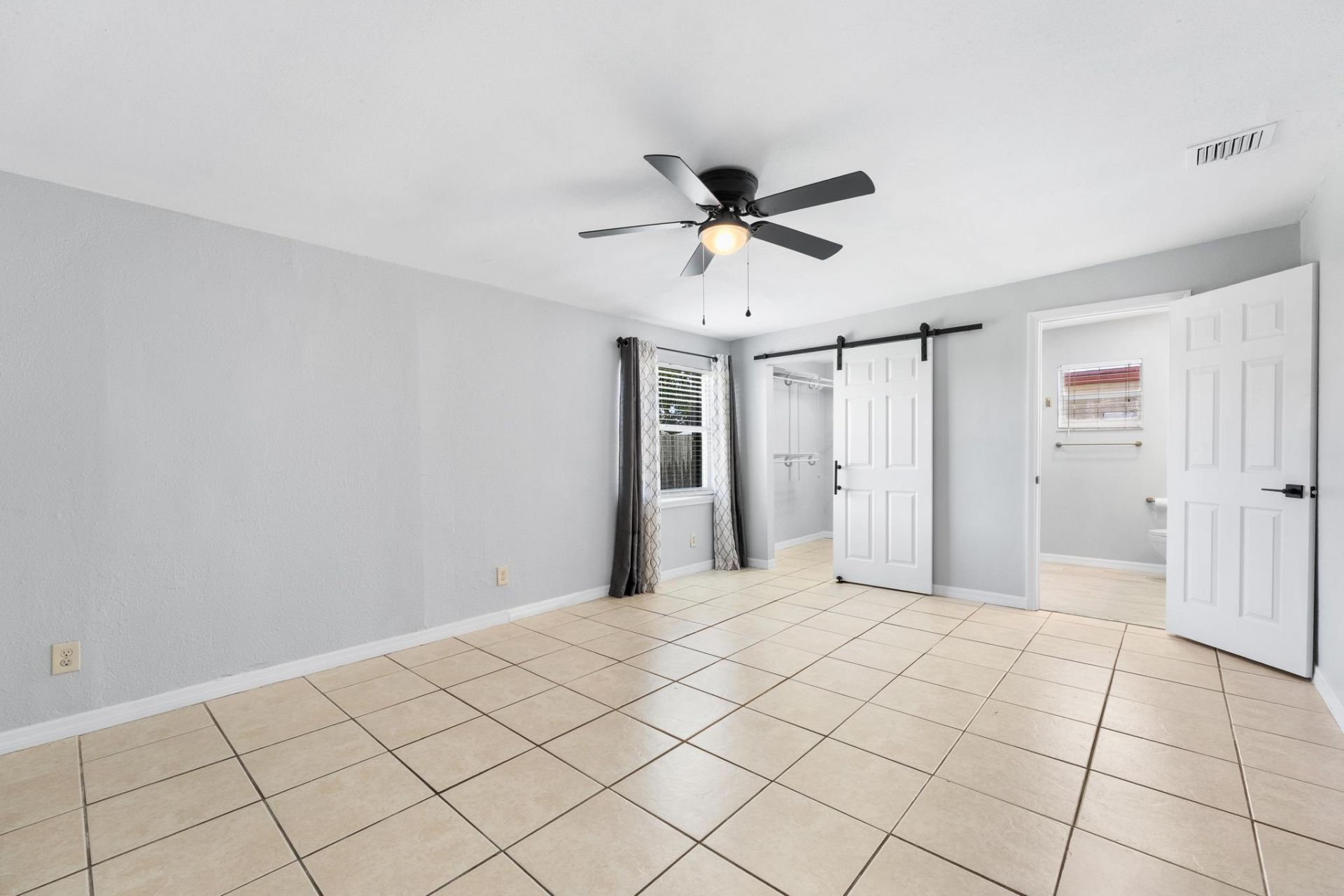 2105 Wellington Road, West Palm Beach, FL 33409 Photo