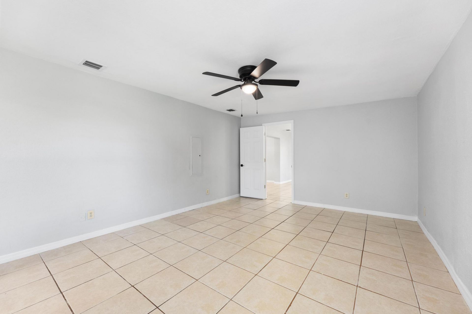 2105 Wellington Road, West Palm Beach, FL 33409 Photo