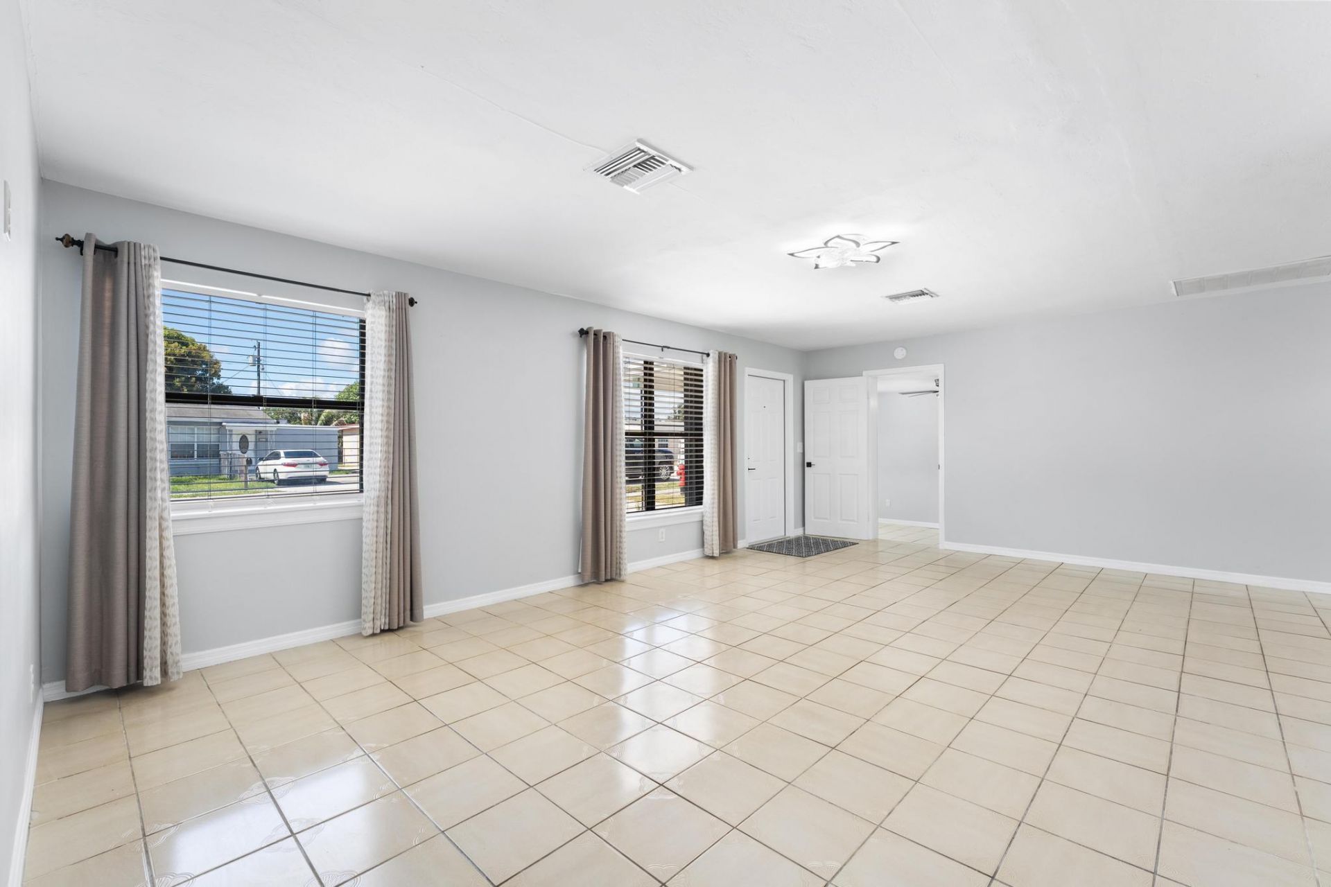 2105 Wellington Road, West Palm Beach, FL 33409 Photo