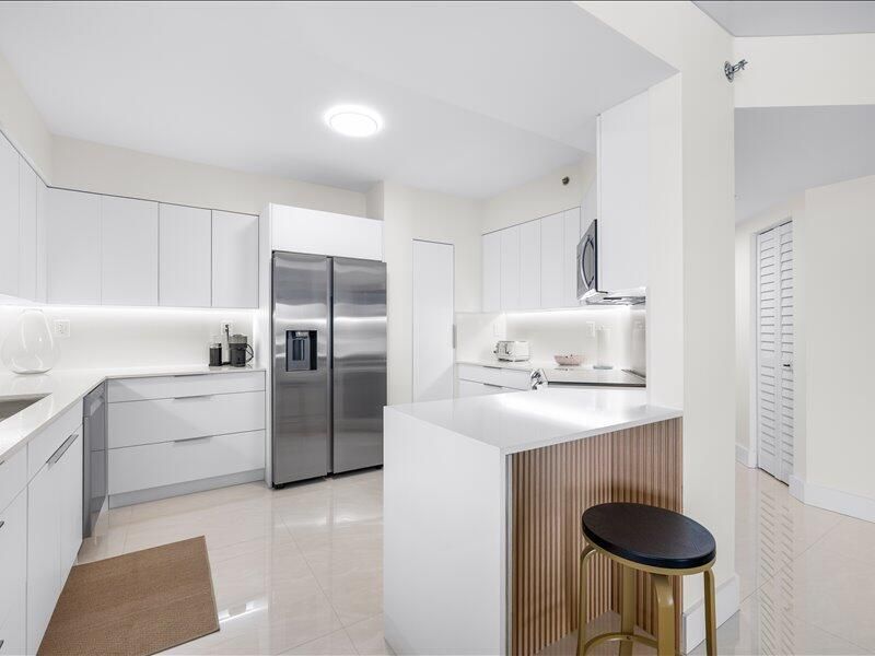 18260 N Bay Road, Unit 418, Sunny Isles Beach, FL 33160 Photo
