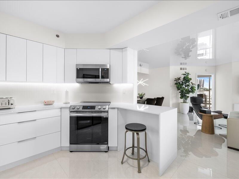 18260 N Bay Road, Unit 418, Sunny Isles Beach, FL 33160 Photo