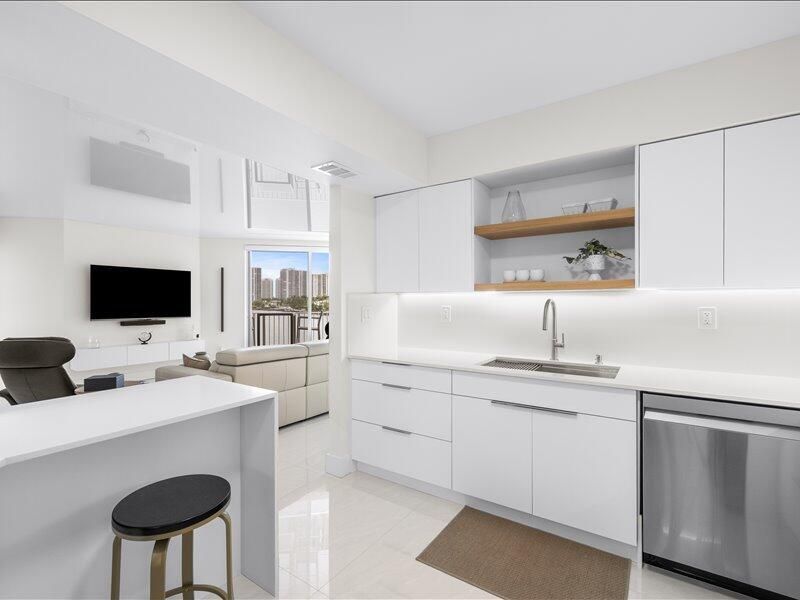 18260 N Bay Road, Unit 418, Sunny Isles Beach, FL 33160 Photo