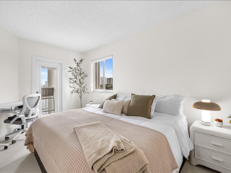 18260 N Bay Road, Unit 418, Sunny Isles Beach, FL 33160 Photo