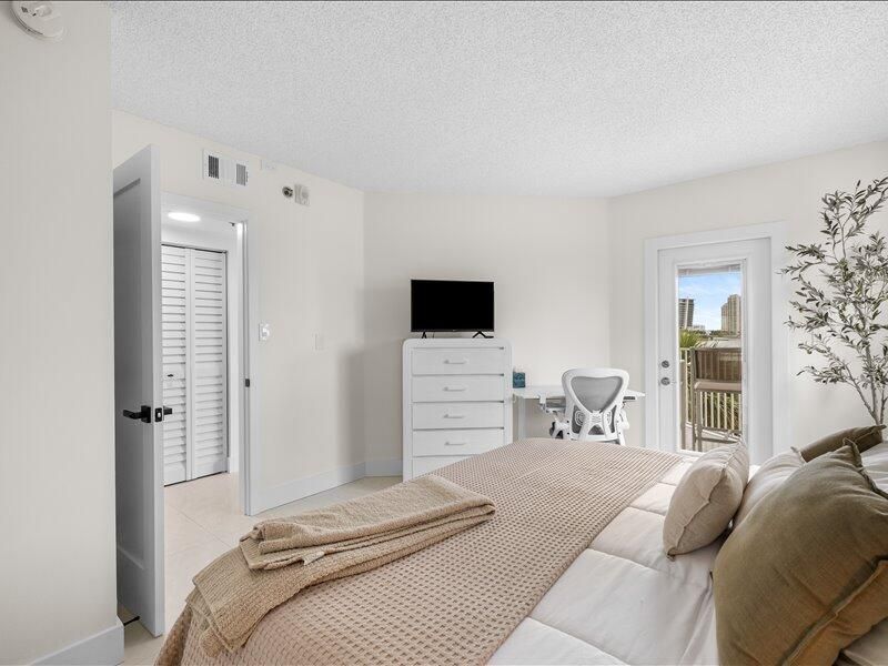 18260 N Bay Road, Unit 418, Sunny Isles Beach, FL 33160 Photo