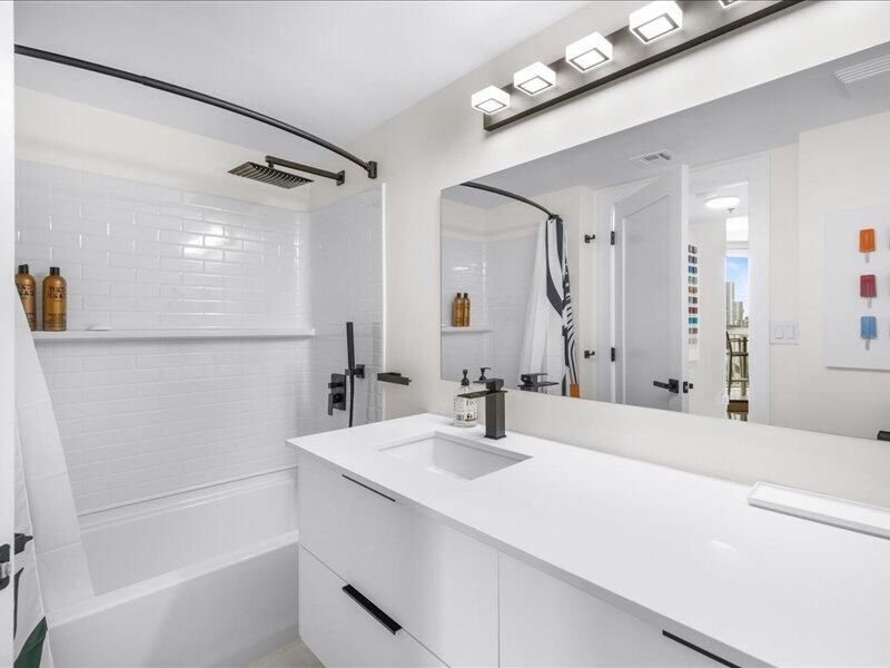 18260 N Bay Road, Unit 418, Sunny Isles Beach, FL 33160 Photo
