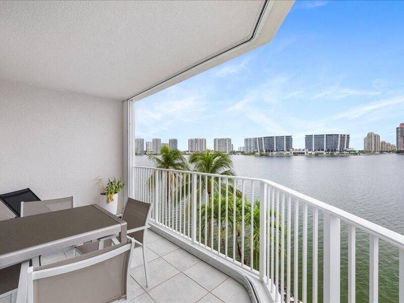 18260 N Bay Road, Unit 418, Sunny Isles Beach, FL 33160 Photo