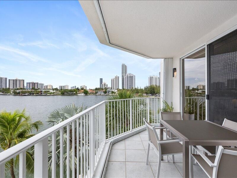 18260 N Bay Road, Unit 418, Sunny Isles Beach, FL 33160 Photo