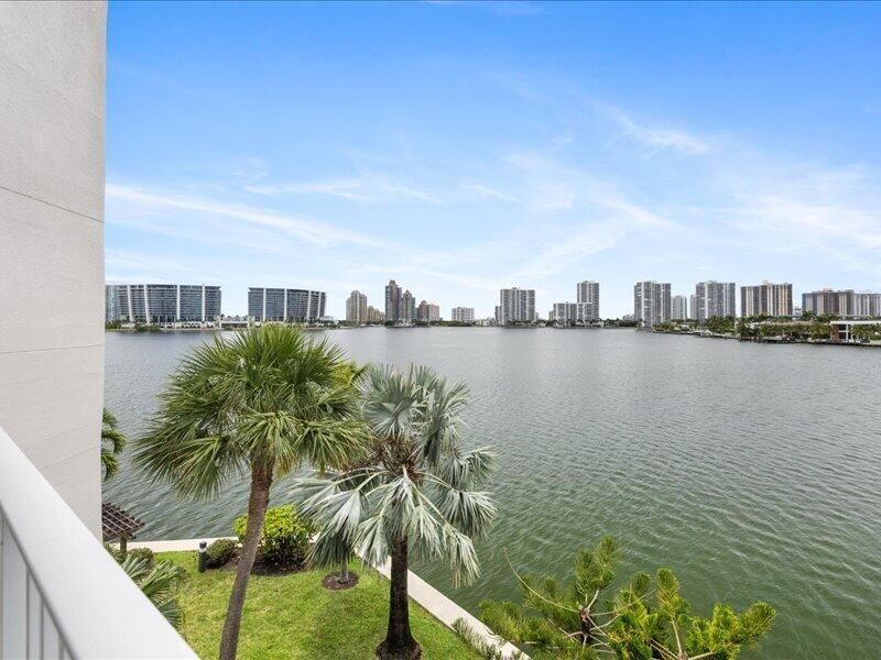 18260 N Bay Road, Unit 418, Sunny Isles Beach, FL 33160 Photo