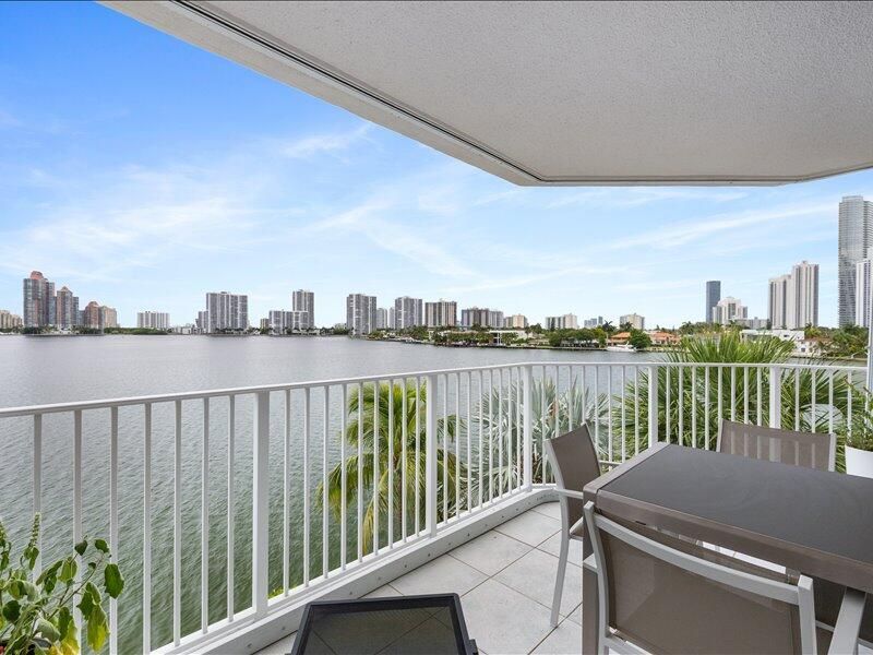 18260 N Bay Road, Unit 418, Sunny Isles Beach, FL 33160 Photo