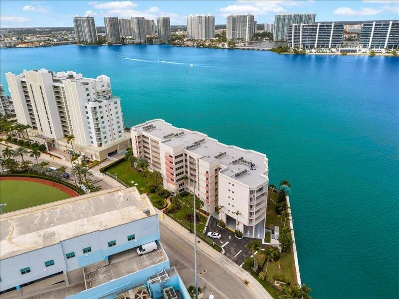 18260 N Bay Road, Unit 418, Sunny Isles Beach, FL 33160 Photo