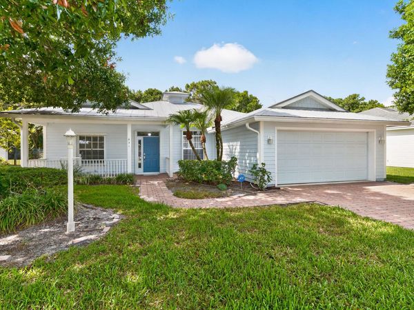 631 NE Muskrat Run, Port St. Lucie, FL 34983