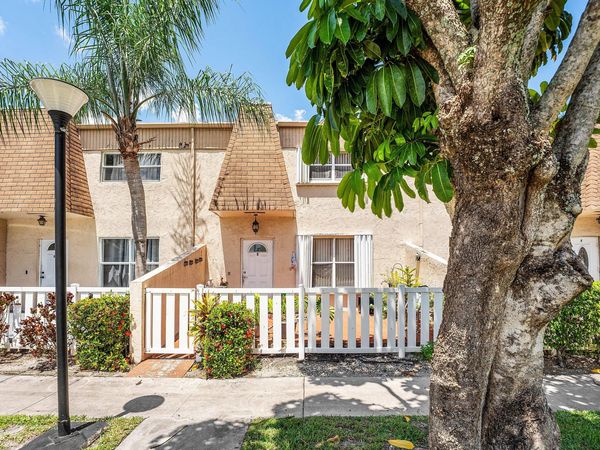 1105 NW 80th Terrace, Unit E, Margate, FL 33063