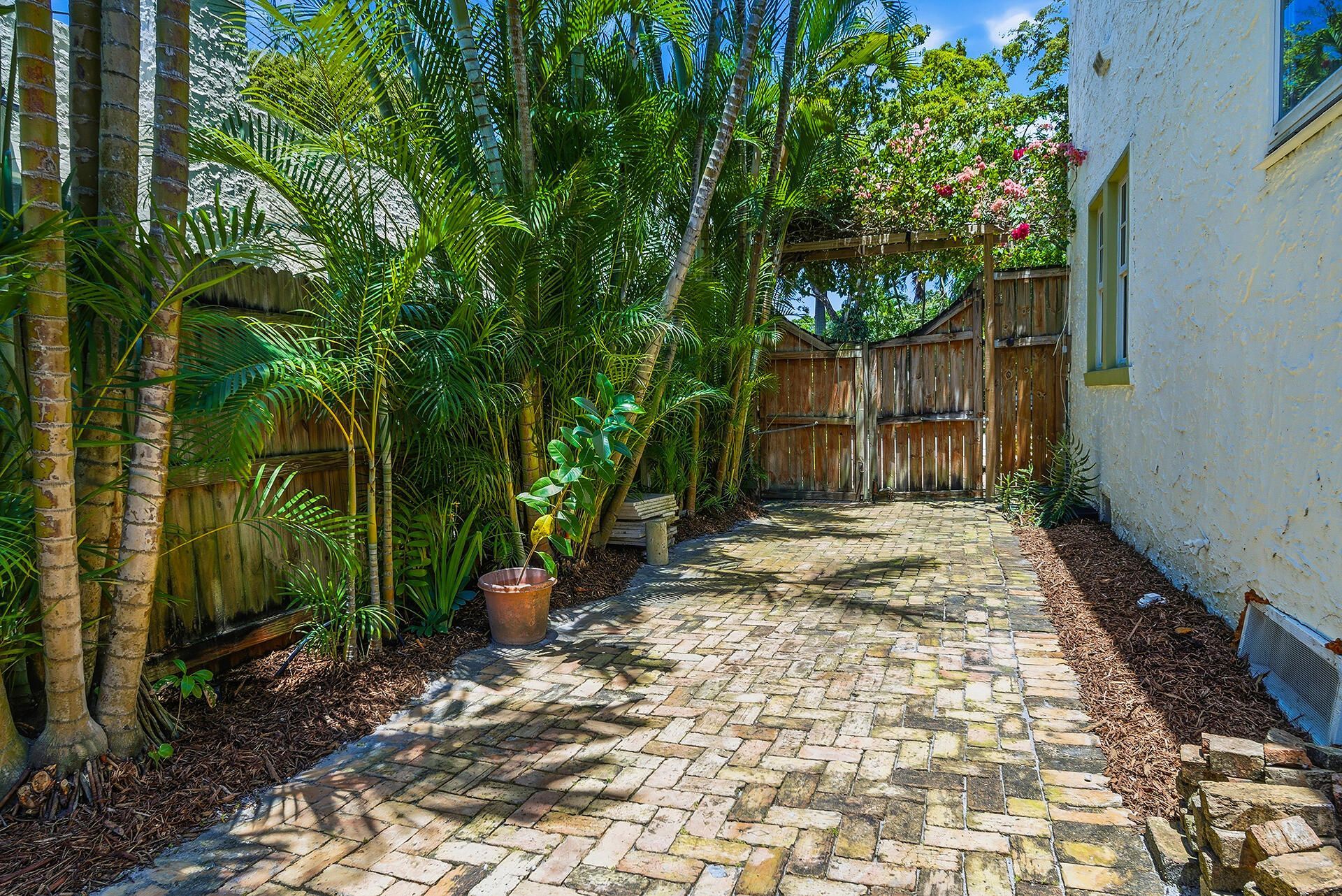 810 Avon Road, West Palm Beach, FL 33401 Photo
