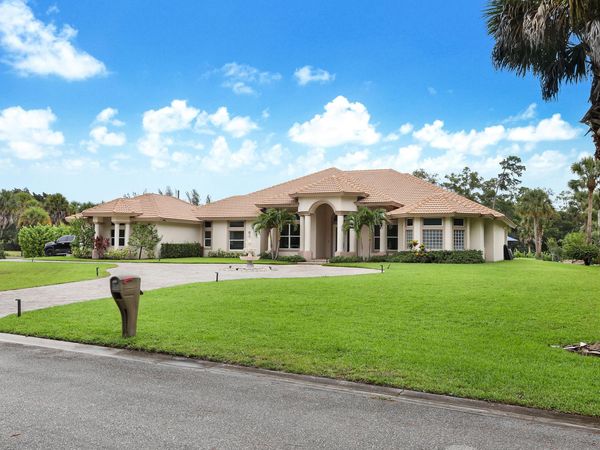 142 Brynhurst Court, West Palm Beach, FL 33413
