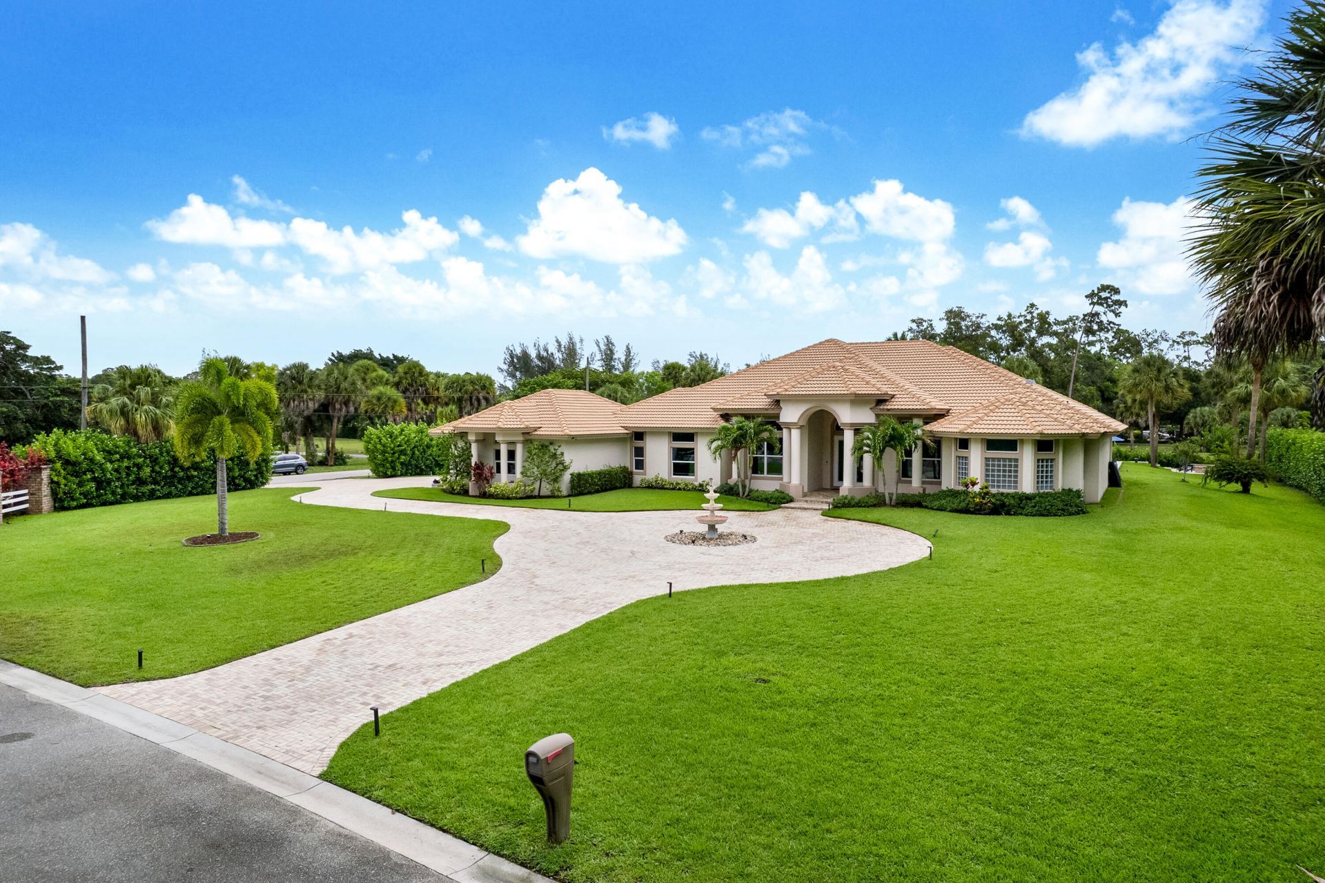 142 Brynhurst Court, West Palm Beach, FL 33413 Photo