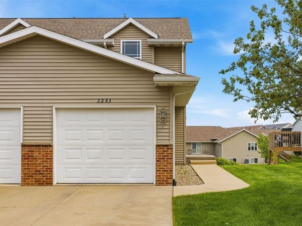 3253 Prairie Bend Circle , Marion, IA 52302