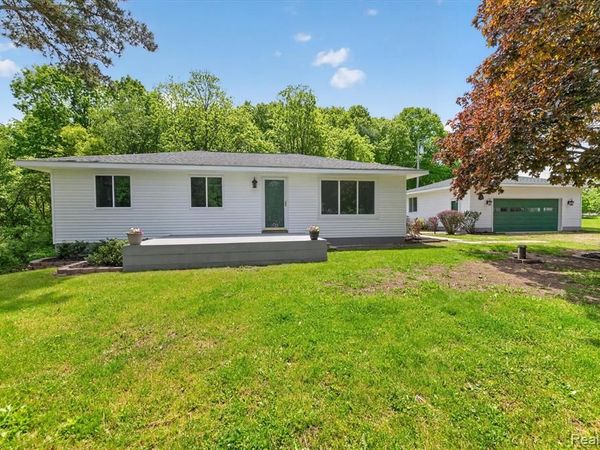 1976 Kathy Drive , Hamburg Twp, MI 48189