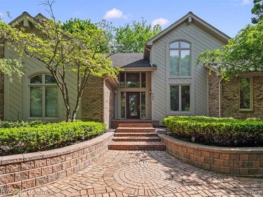 363 Sycamore Court, Bloomfield Twp, MI 48302