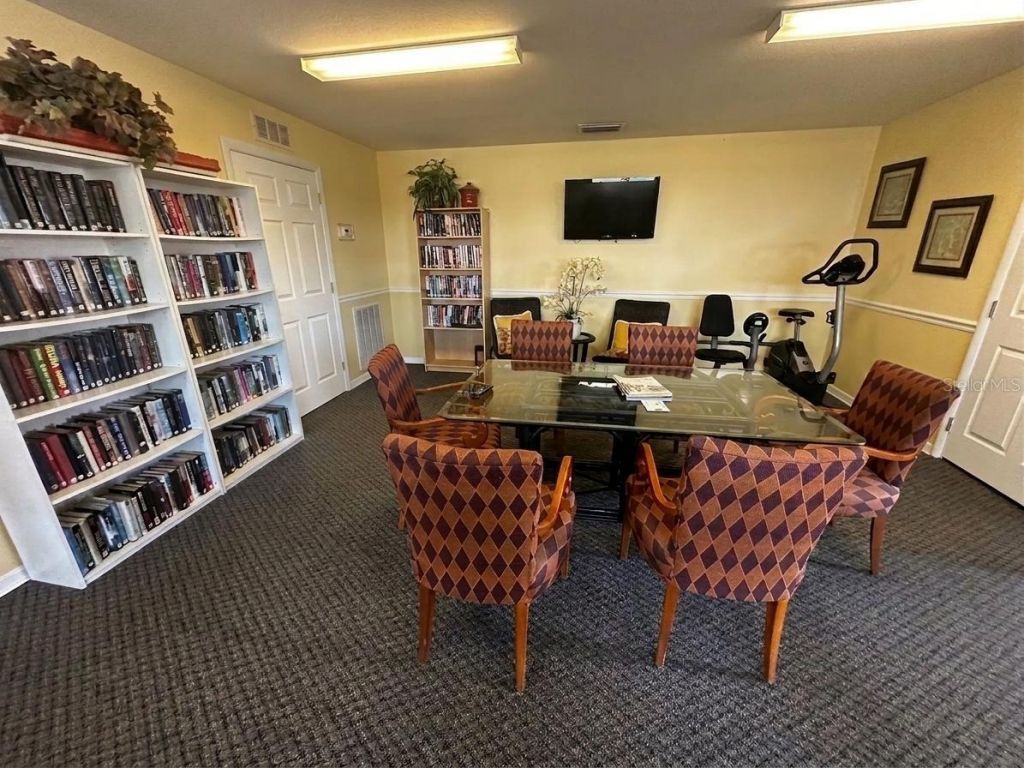 2131 Lakeview Drive, Unit 410, Sebring, FL 33870 Photo