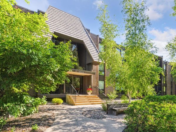 6085 Lincoln Drive, Unit 214, Edina, MN 55436