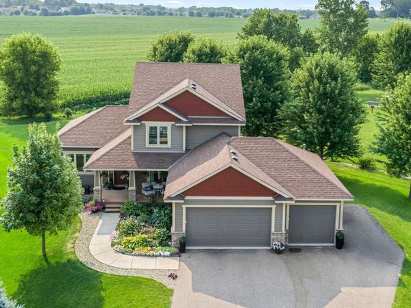 900 Heritage Trail NE, New Prague, MN 56071