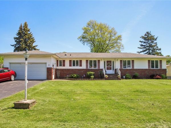 8 Shawnee Drive , Rochester, NY 14624