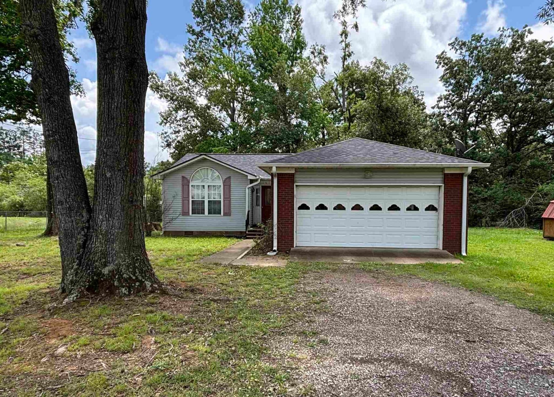 155 Willow St , Savannah, TN 38372 Main Photo