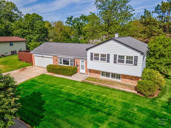 1000 Darlington Lane , Crystal Lake, IL 60014