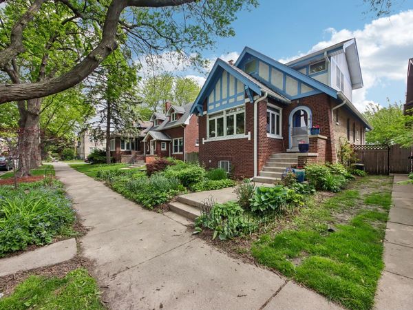 6551 N Maplewood Avenue , Chicago, IL 60645