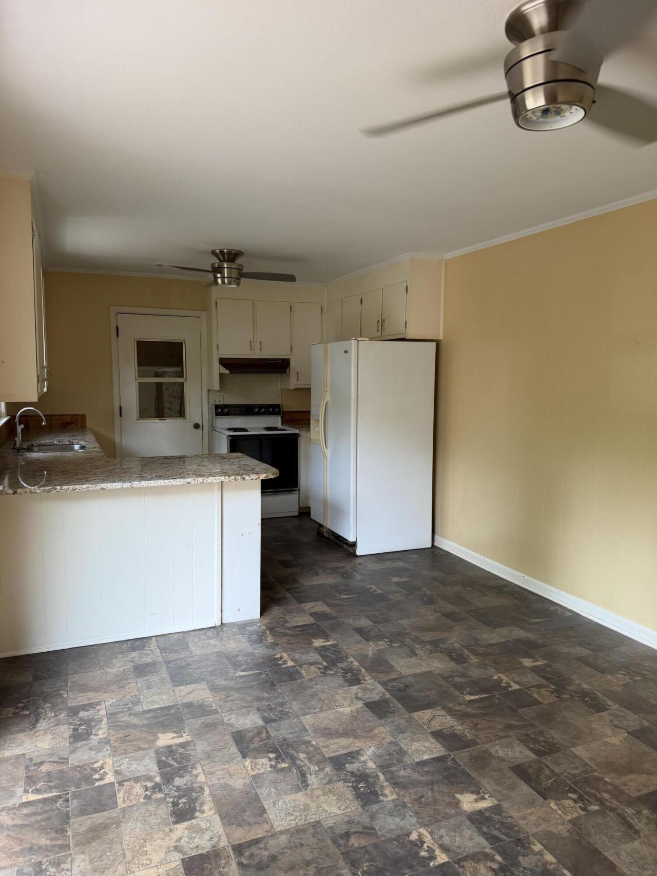 4640 Darlene Street Photo 10
