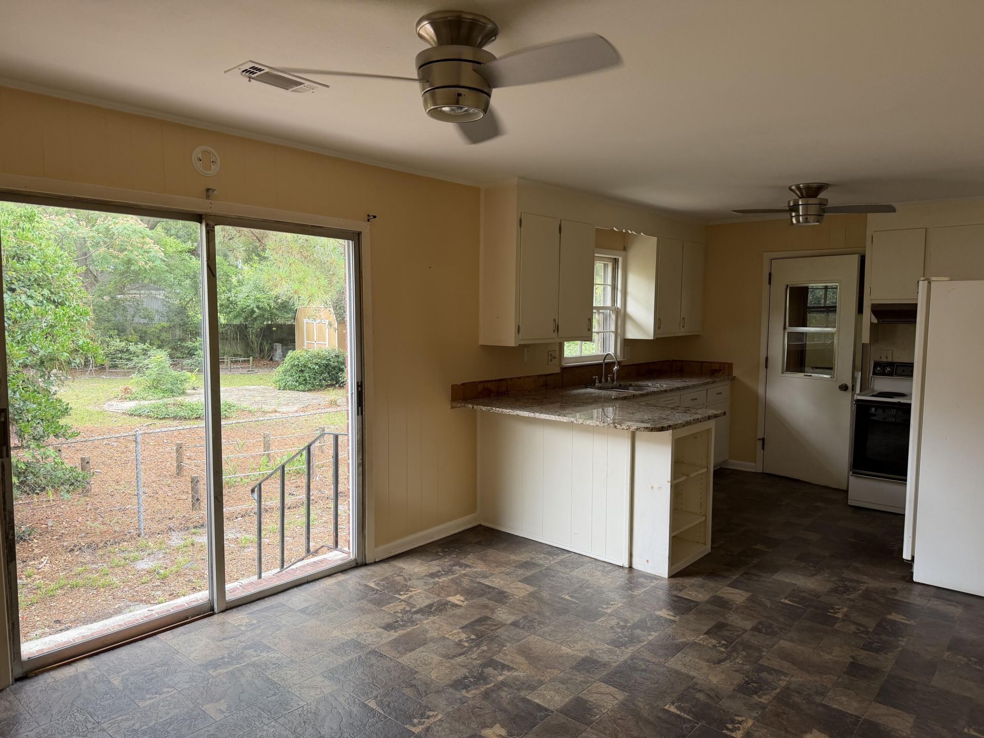 4640 Darlene Street Photo 8
