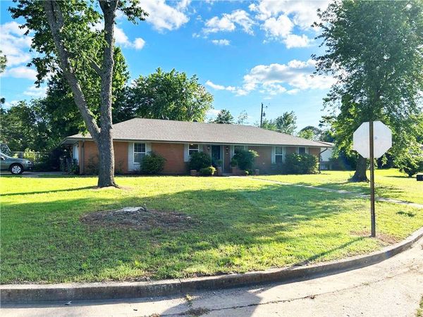 2000 W Magnolia Street, Rogers, AR 72758