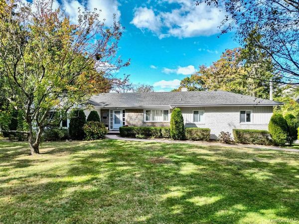 24 Hemlock Drive , Great Neck, NY 11024