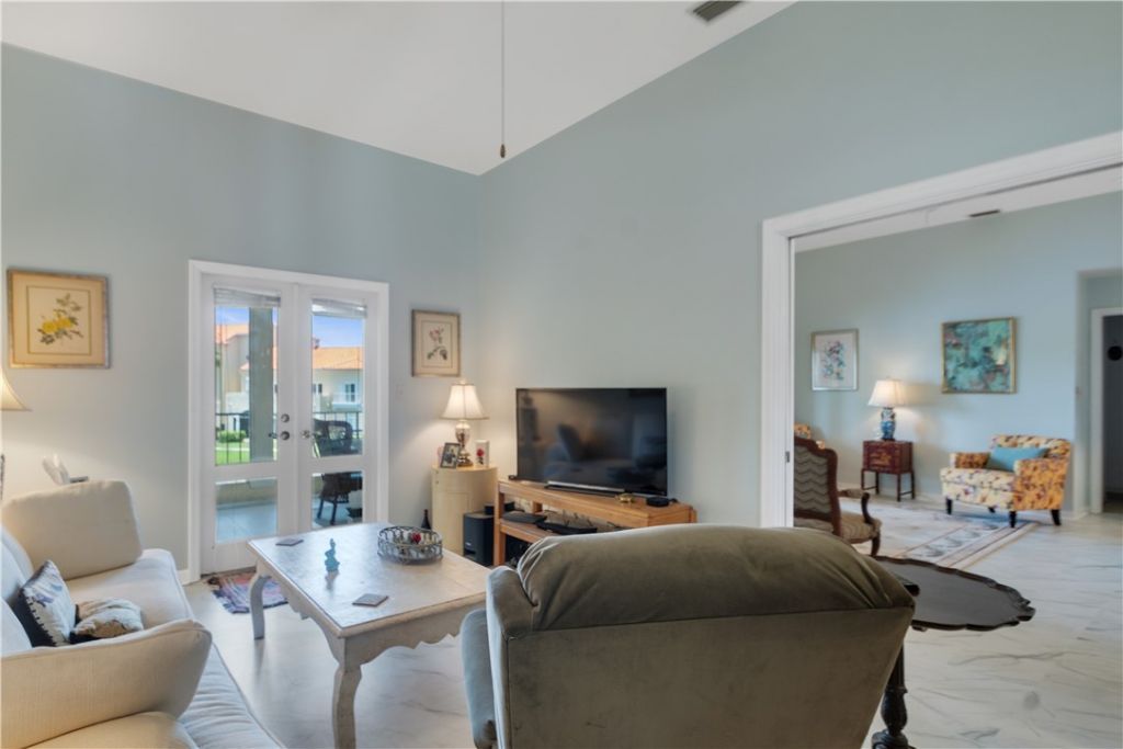 5045 Harmony Circle, Unit 209, Vero Beach, FL 32967 Photo