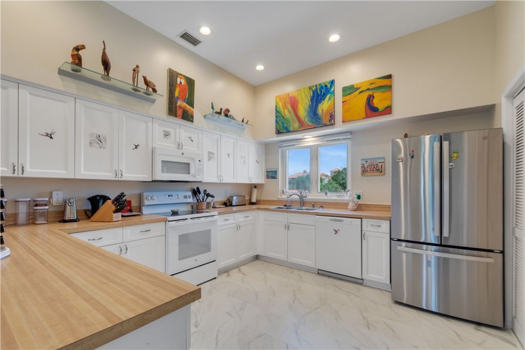 5045 Harmony Circle, Unit 209, Vero Beach, FL 32967 Photo